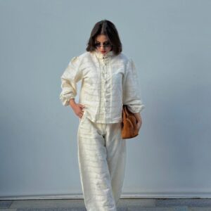 Crème Japanese Set in crème, highlighting the Mandarin collar and relaxed linen fit